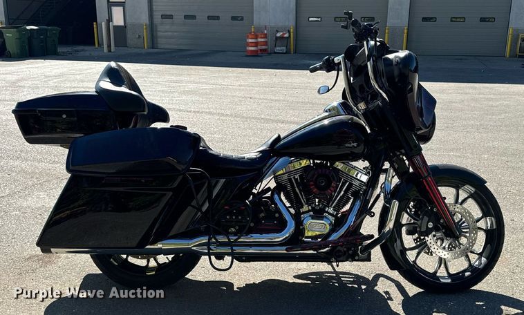 image for item EG6749 2010 Harley-Davidson FLHX DOM motorcycle