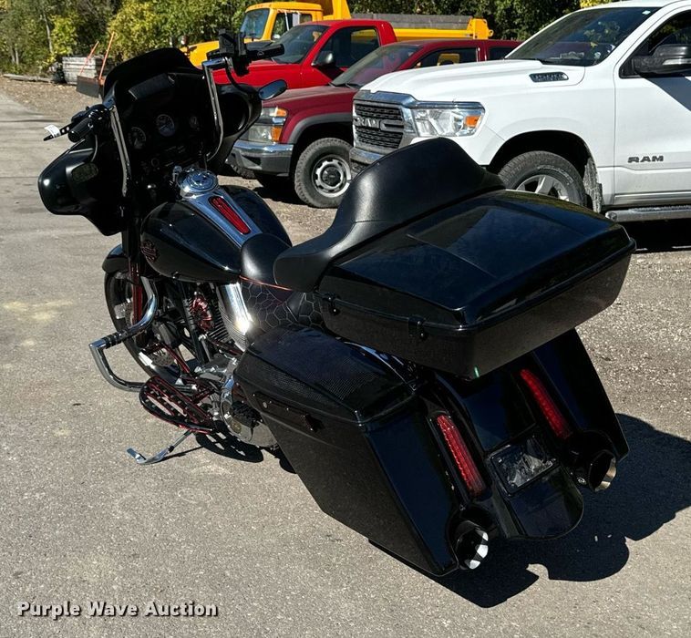 image for item EG6749 2010 Harley-Davidson FLHX DOM motorcycle