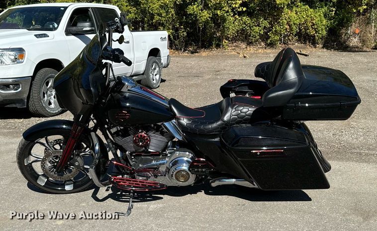 image for item EG6749 2010 Harley-Davidson FLHX DOM motorcycle