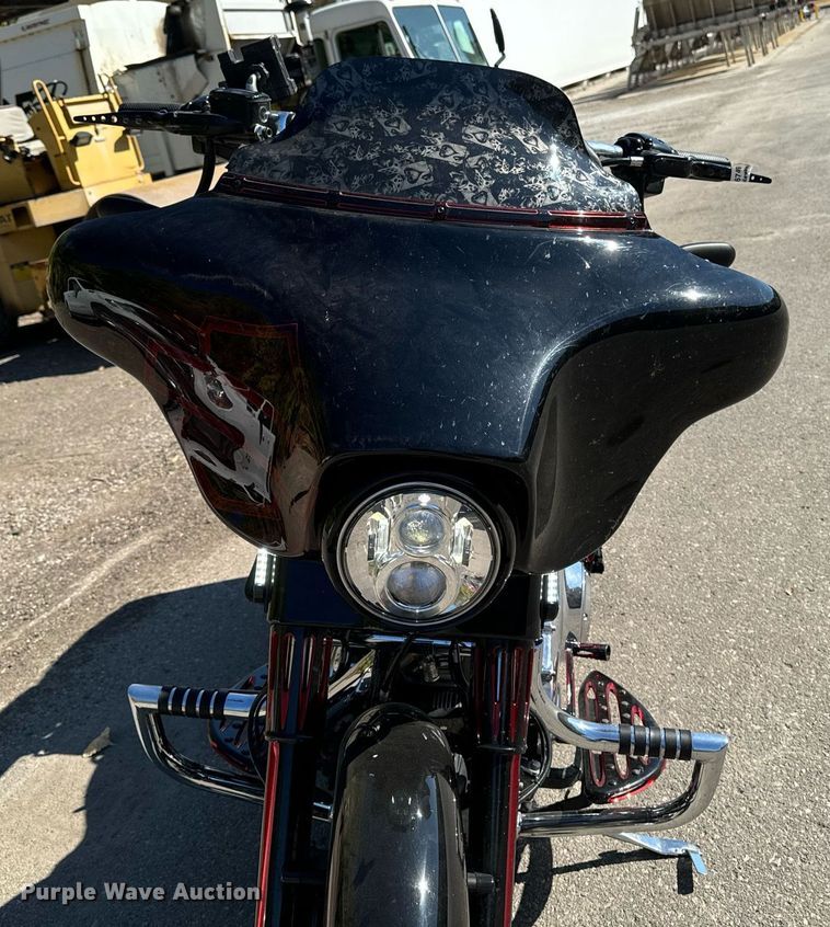 image for item EG6749 2010 Harley-Davidson FLHX DOM motorcycle