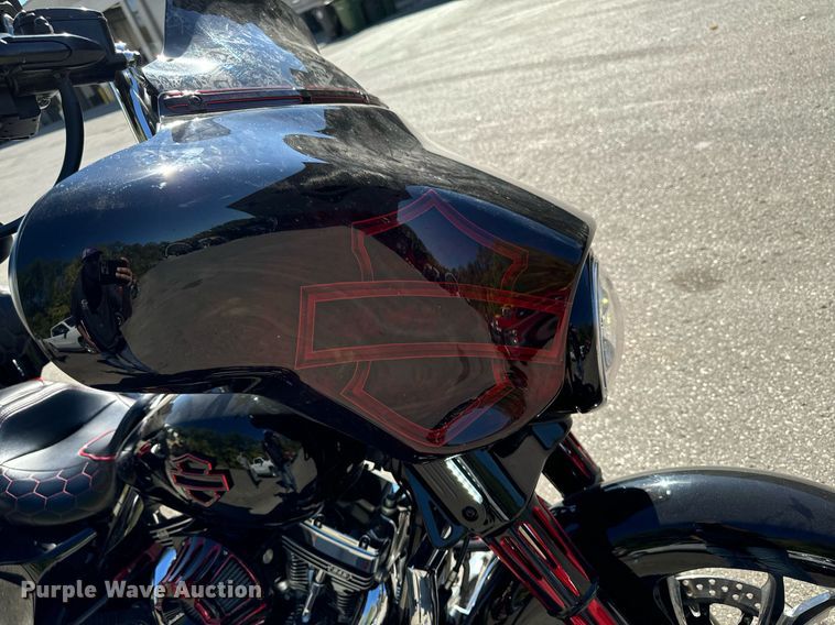 image for item EG6749 2010 Harley-Davidson FLHX DOM motorcycle