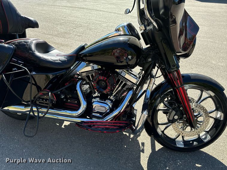 image for item EG6749 2010 Harley-Davidson FLHX DOM motorcycle
