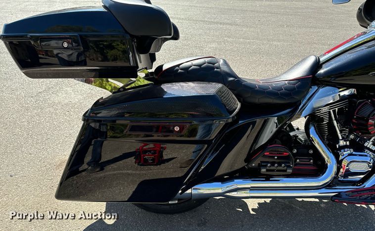 image for item EG6749 2010 Harley-Davidson FLHX DOM motorcycle