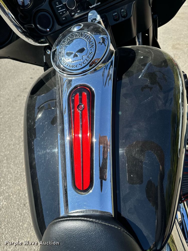 image for item EG6749 2010 Harley-Davidson FLHX DOM motorcycle