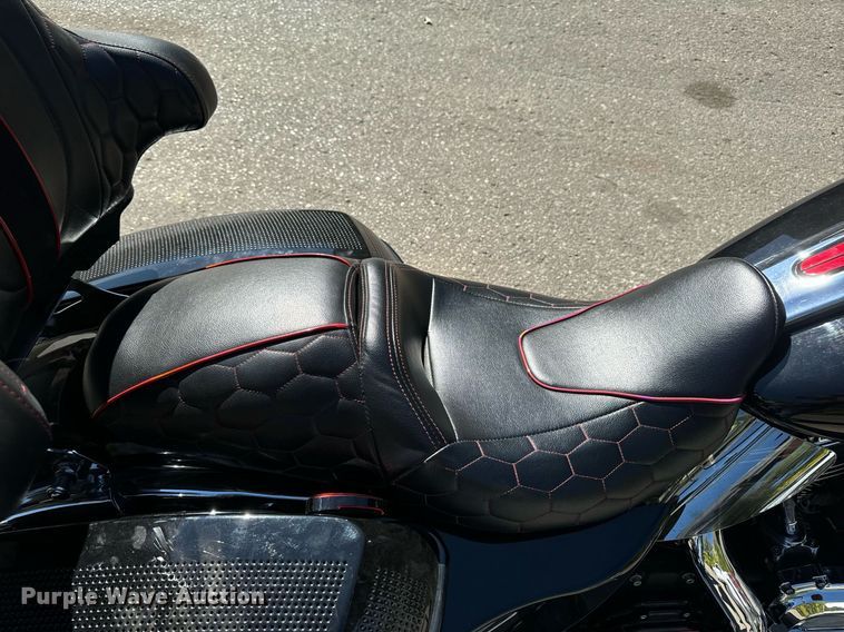 image for item EG6749 2010 Harley-Davidson FLHX DOM motorcycle