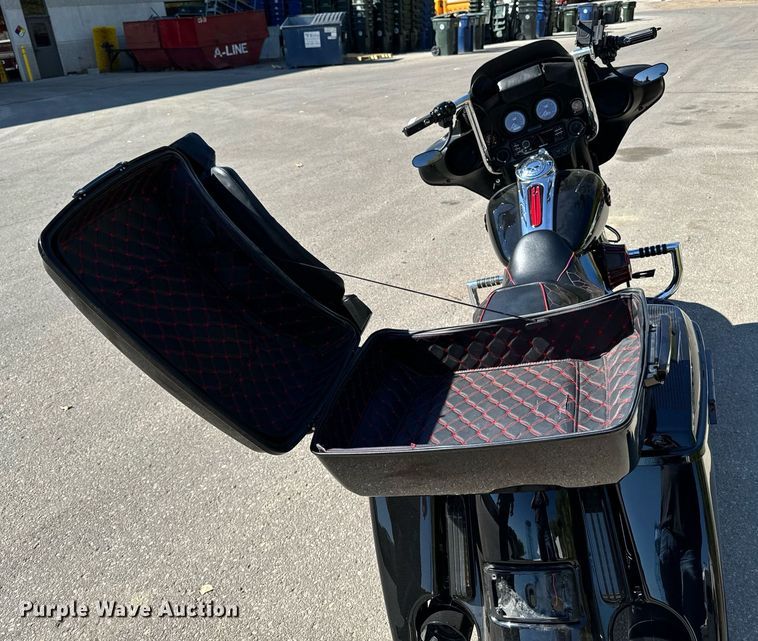 image for item EG6749 2010 Harley-Davidson FLHX DOM motorcycle