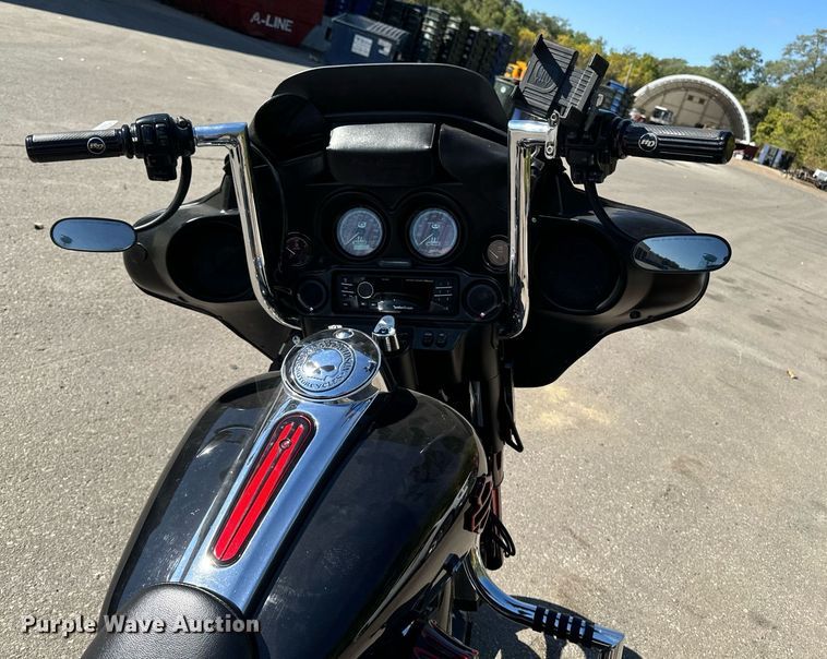 image for item EG6749 2010 Harley-Davidson FLHX DOM motorcycle