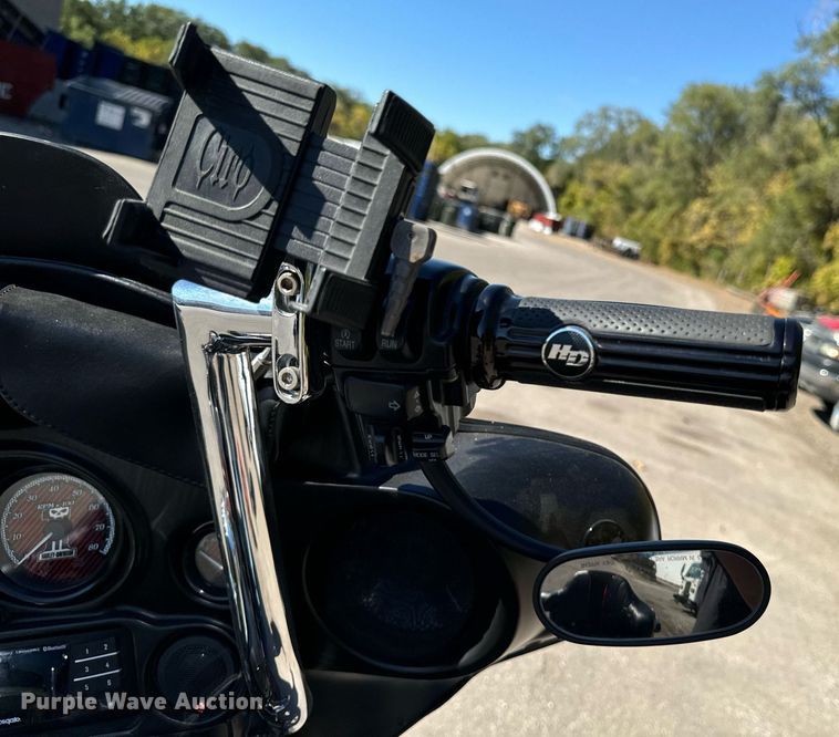 image for item EG6749 2010 Harley-Davidson FLHX DOM motorcycle