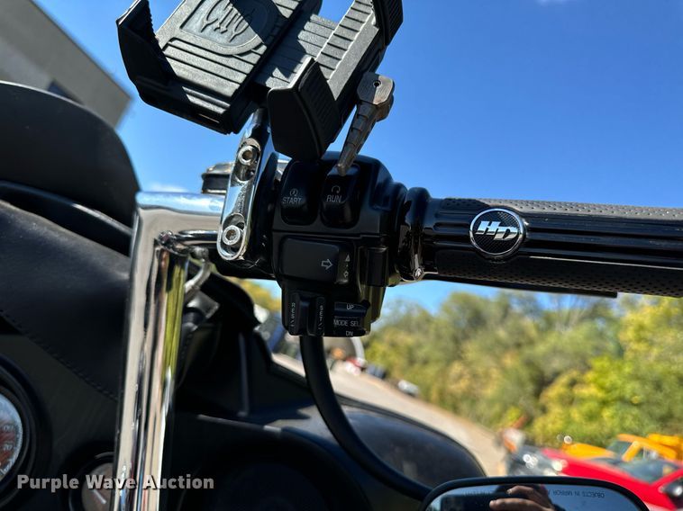 image for item EG6749 2010 Harley-Davidson FLHX DOM motorcycle