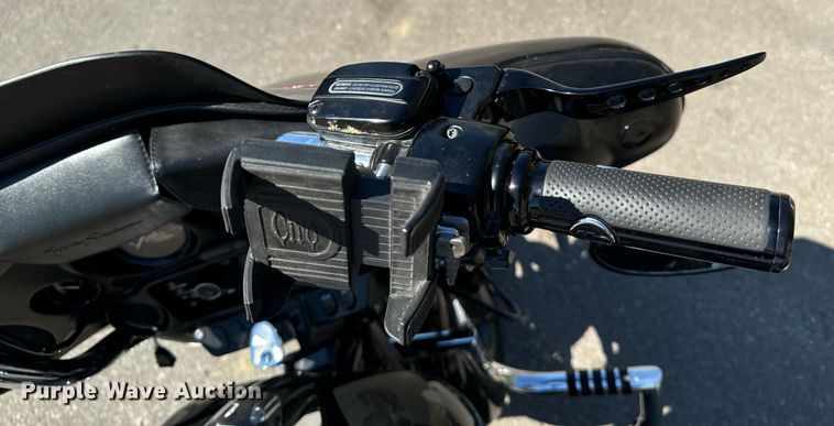 image for item EG6749 2010 Harley-Davidson FLHX DOM motorcycle