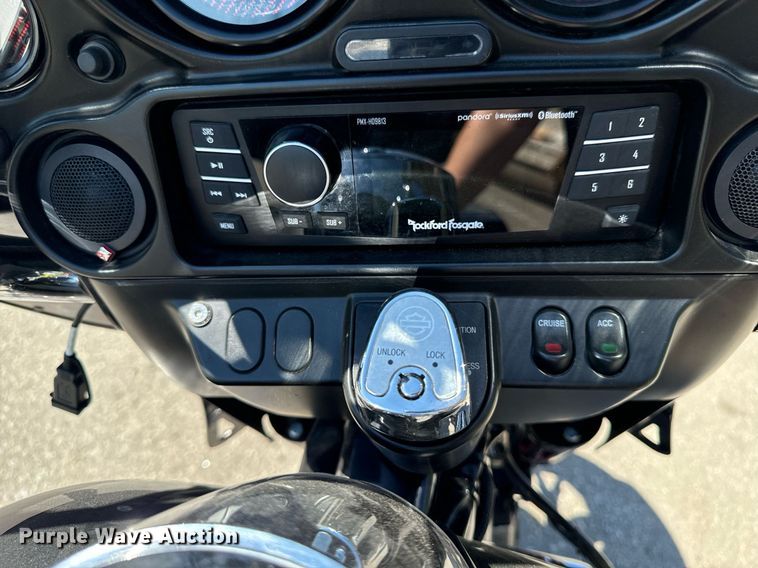 image for item EG6749 2010 Harley-Davidson FLHX DOM motorcycle