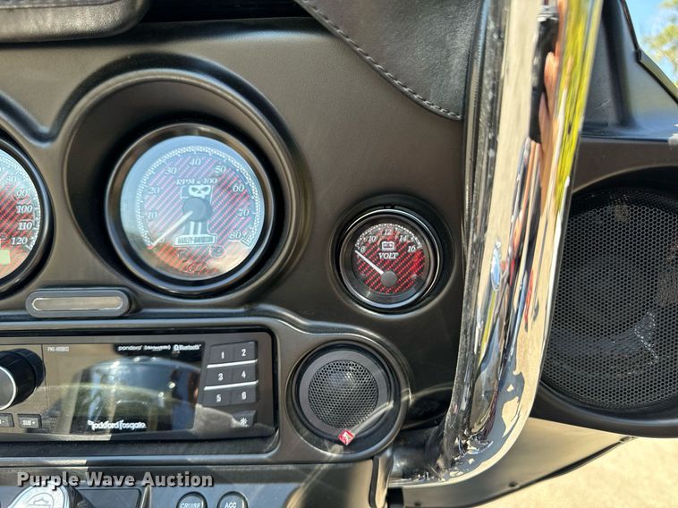 image for item EG6749 2010 Harley-Davidson FLHX DOM motorcycle