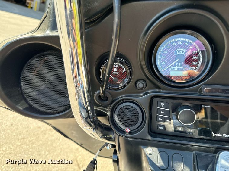 image for item EG6749 2010 Harley-Davidson FLHX DOM motorcycle