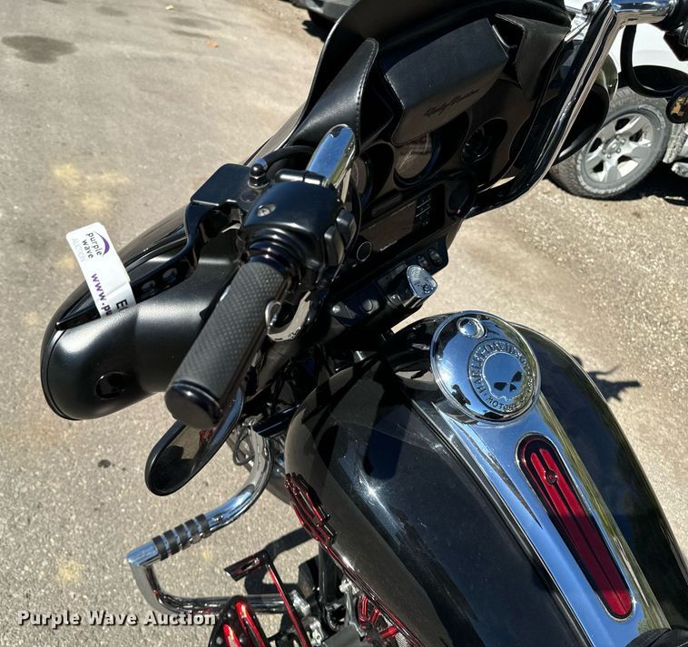 image for item EG6749 2010 Harley-Davidson FLHX DOM motorcycle