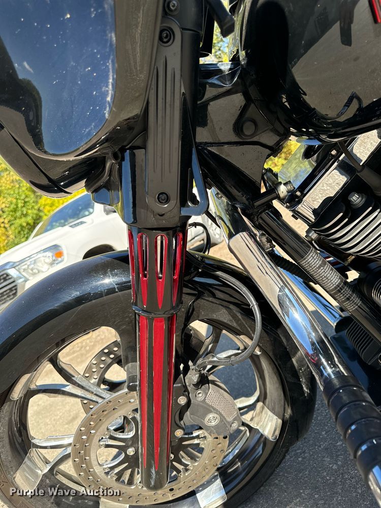 image for item EG6749 2010 Harley-Davidson FLHX DOM motorcycle