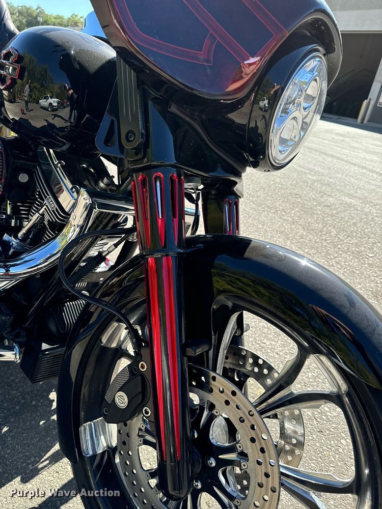 image for item EG6749 2010 Harley-Davidson FLHX DOM motorcycle