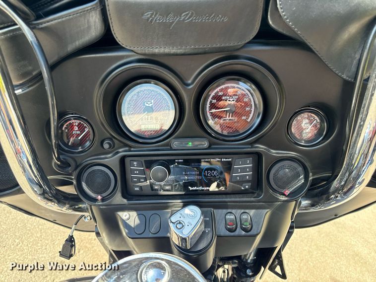 image for item EG6749 2010 Harley-Davidson FLHX DOM motorcycle