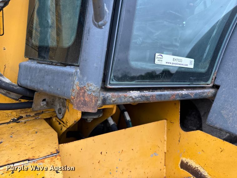 image for item EH7023 2005 John Deere 310SG backhoe