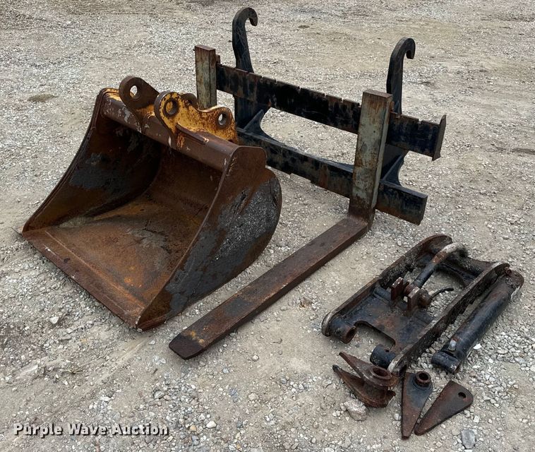 image for item EH7023 2005 John Deere 310SG backhoe