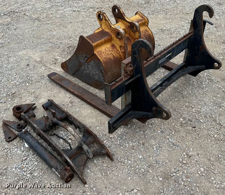 image for item EH7023 2005 John Deere 310SG backhoe