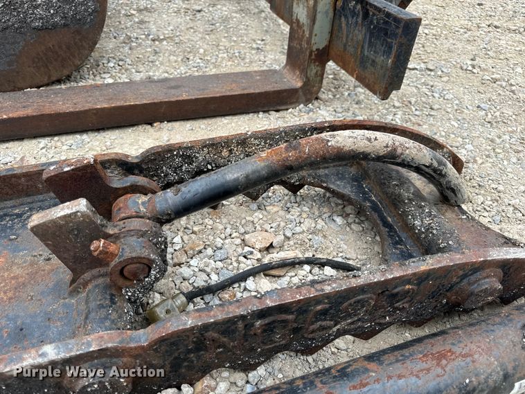 image for item EH7023 2005 John Deere 310SG backhoe