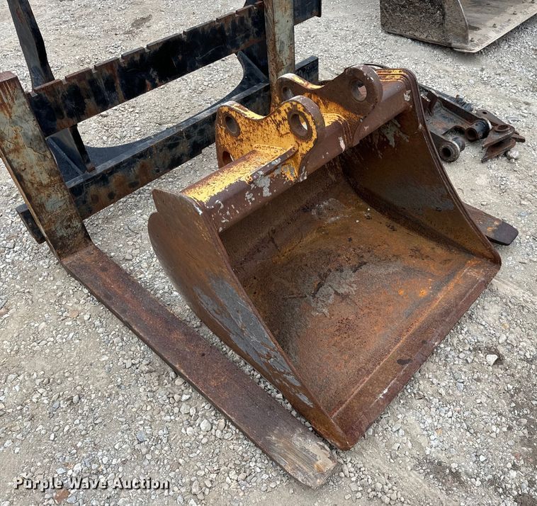 image for item EH7023 2005 John Deere 310SG backhoe