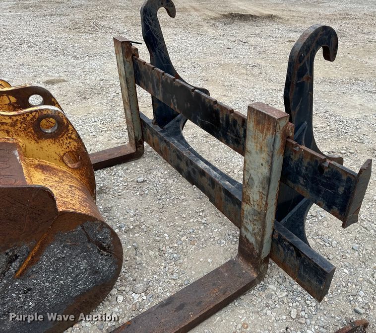 image for item EH7023 2005 John Deere 310SG backhoe