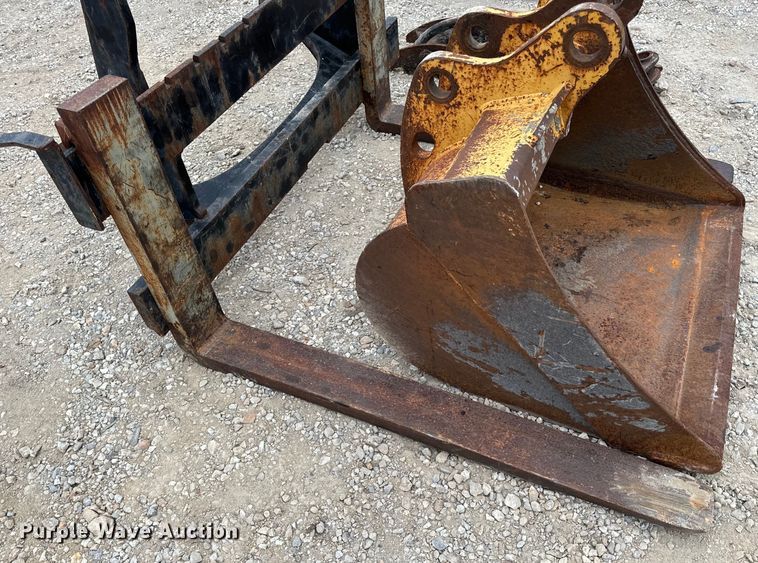 image for item EH7023 2005 John Deere 310SG backhoe