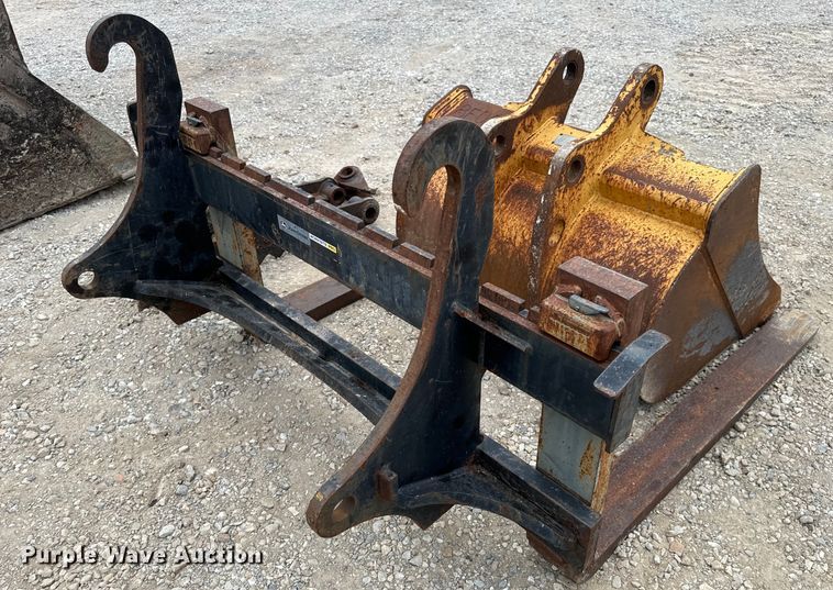 image for item EH7023 2005 John Deere 310SG backhoe