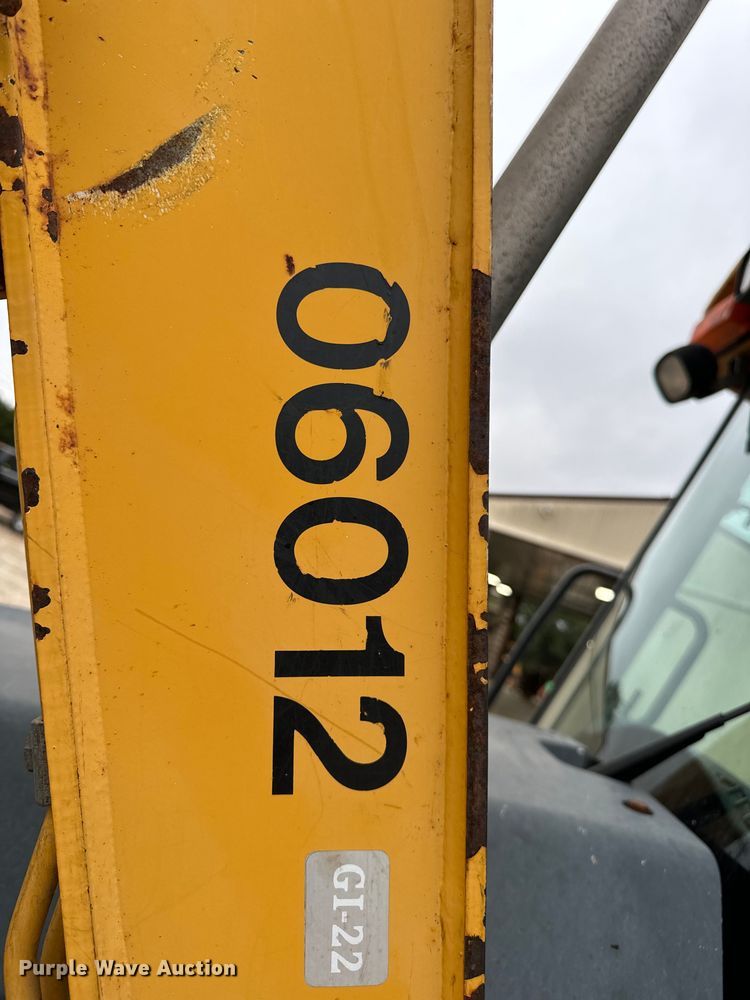 image for item EH7023 2005 John Deere 310SG backhoe