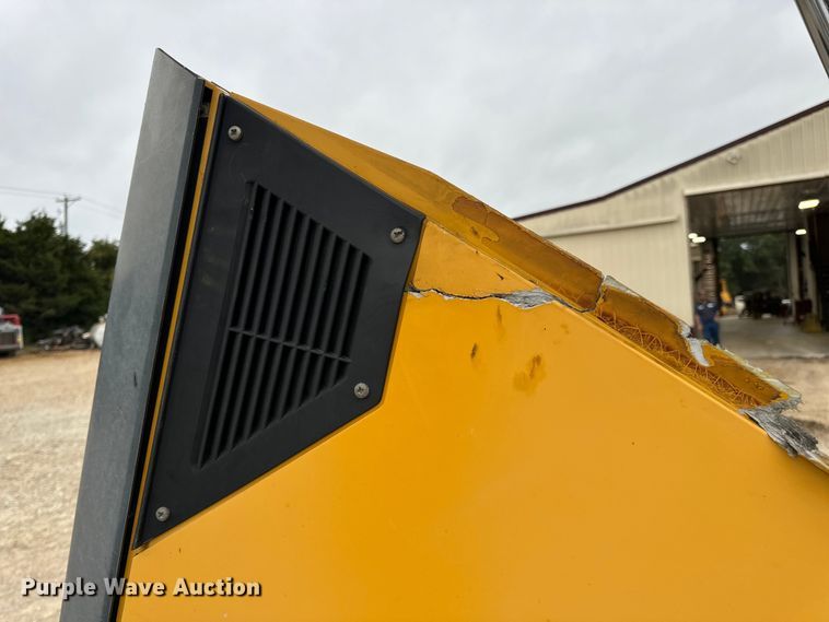 image for item EH7023 2005 John Deere 310SG backhoe