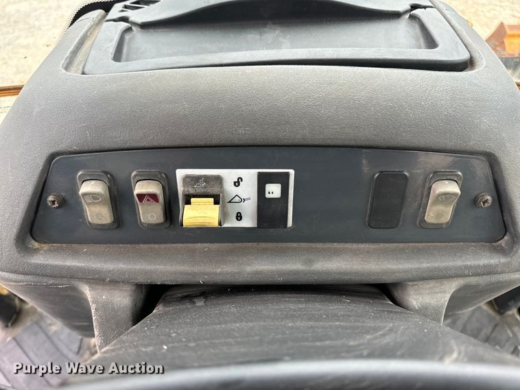 image for item EH7023 2005 John Deere 310SG backhoe