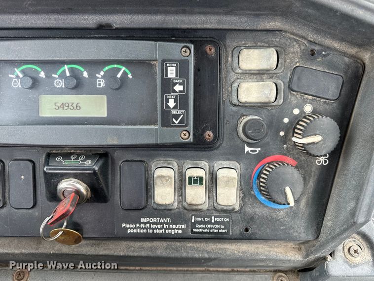 image for item EH7023 2005 John Deere 310SG backhoe