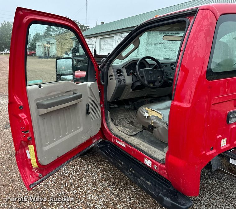 image for item EH7067 2008 Ford  F550 Super Duty XL truck cab and chassis