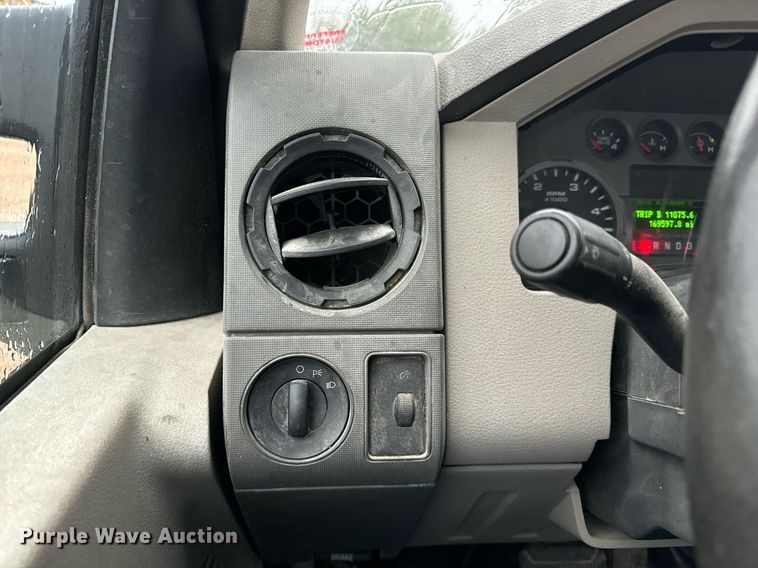 image for item EH7067 2008 Ford  F550 Super Duty XL truck cab and chassis