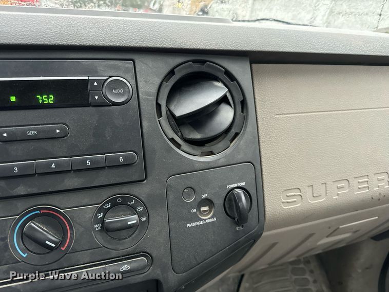 image for item EH7067 2008 Ford  F550 Super Duty XL truck cab and chassis