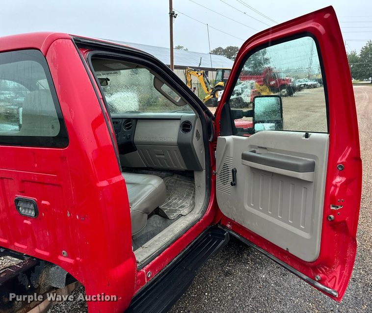 image for item EH7067 2008 Ford  F550 Super Duty XL truck cab and chassis