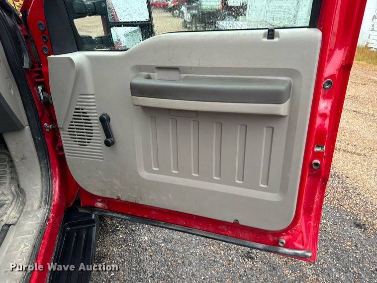 image for item EH7067 2008 Ford  F550 Super Duty XL truck cab and chassis