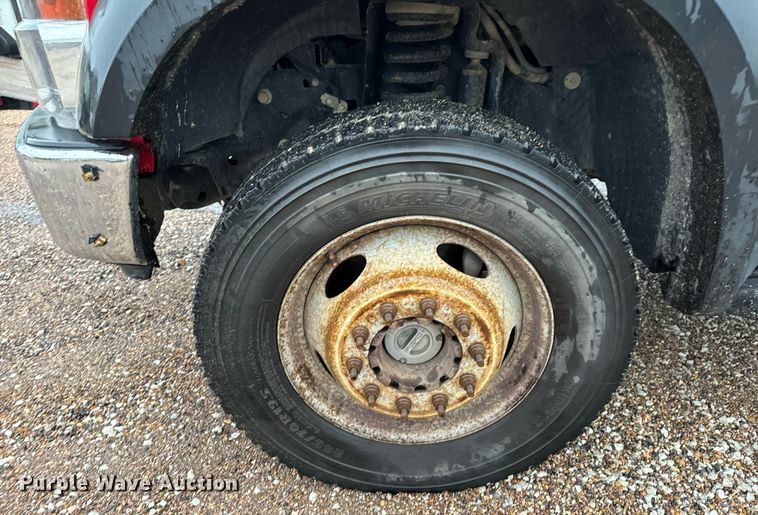 image for item EH7067 2008 Ford  F550 Super Duty XL truck cab and chassis