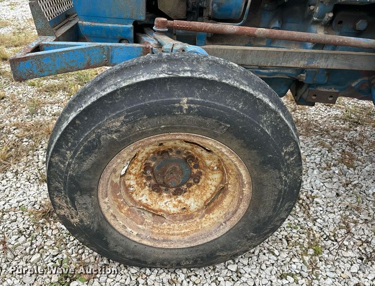 image for item EH7077 1980 Ford 3600 tractor
