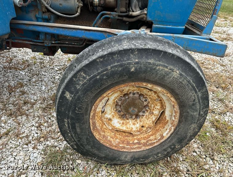 image for item EH7077 1980 Ford 3600 tractor