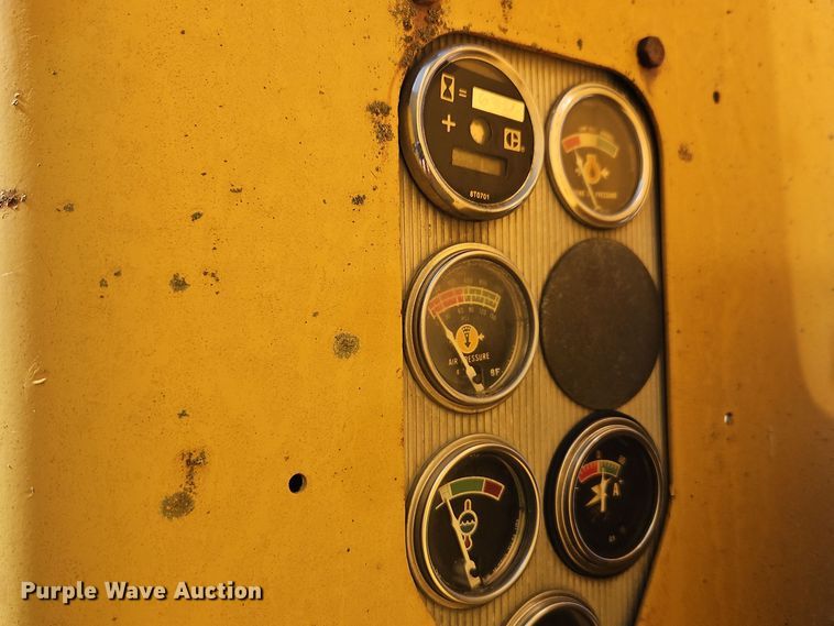 image for item EI8391 1976 Caterpillar  120G motor grader