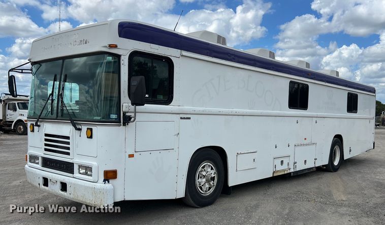 image for item EJ2999 2000 Blue Bird blood donation bus