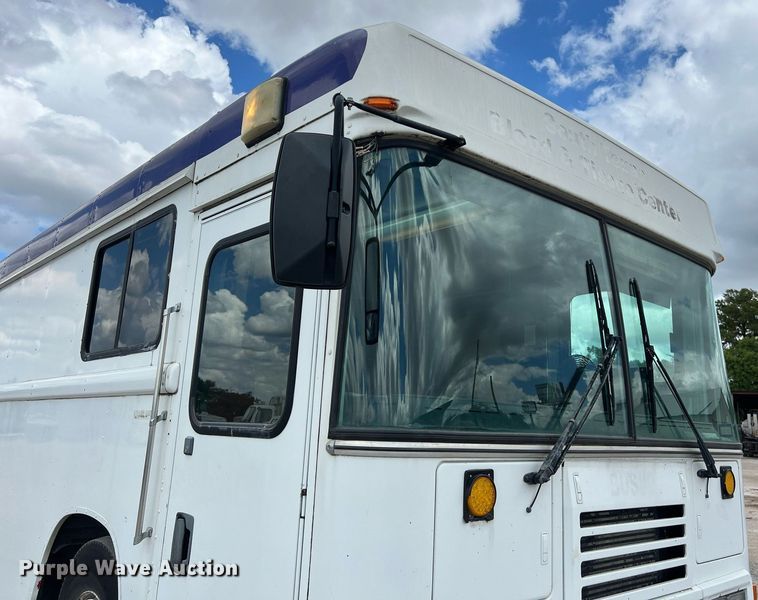 image for item EJ2999 2000 Blue Bird blood donation bus