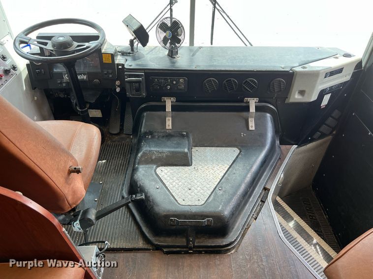 image for item EJ2999 2000 Blue Bird blood donation bus