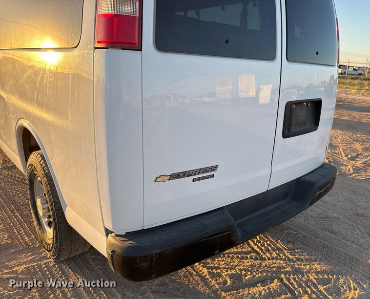 image for item EJ3034 2016 Chevrolet  Express LS 3500 van
