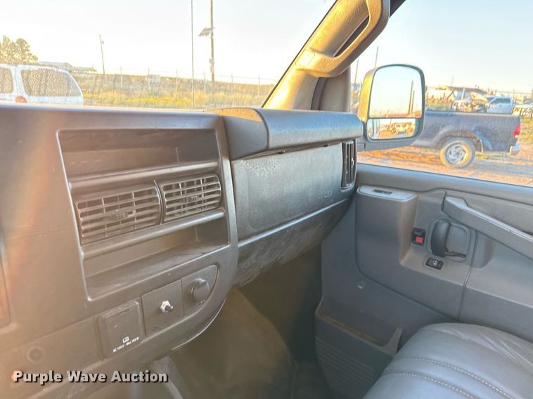 image for item EJ3034 2016 Chevrolet  Express LS 3500 van