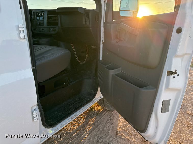 image for item EJ3034 2016 Chevrolet  Express LS 3500 van