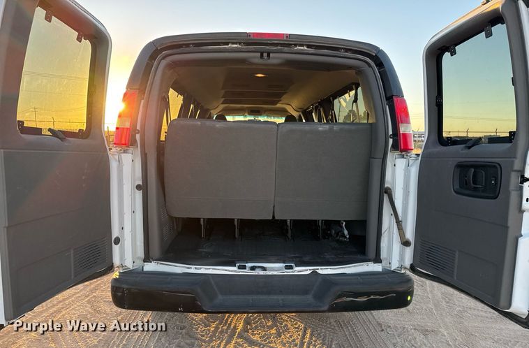 image for item EJ3034 2016 Chevrolet  Express LS 3500 van