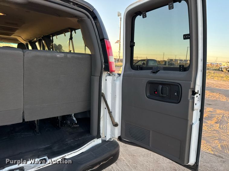 image for item EJ3034 2016 Chevrolet  Express LS 3500 van